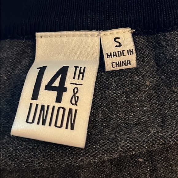 14Th & Union Sz S gray black‎ edges snap on buttons light cropped cardigan - Picture 5 of 7